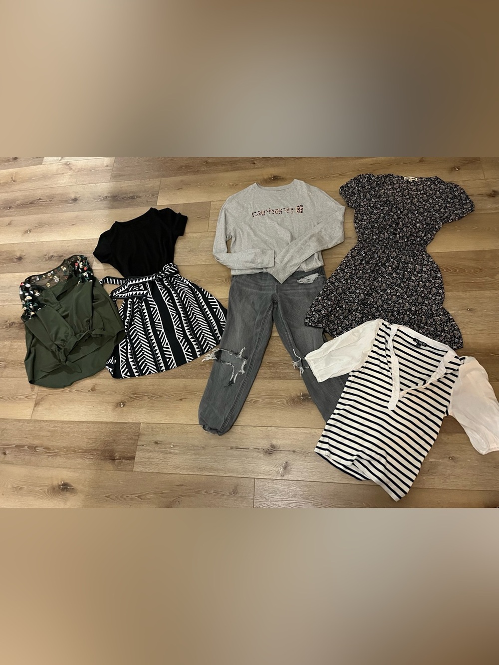 Women’s lot - 6 pieces Gray Distressed Denim Jeans - American Eagle and more!